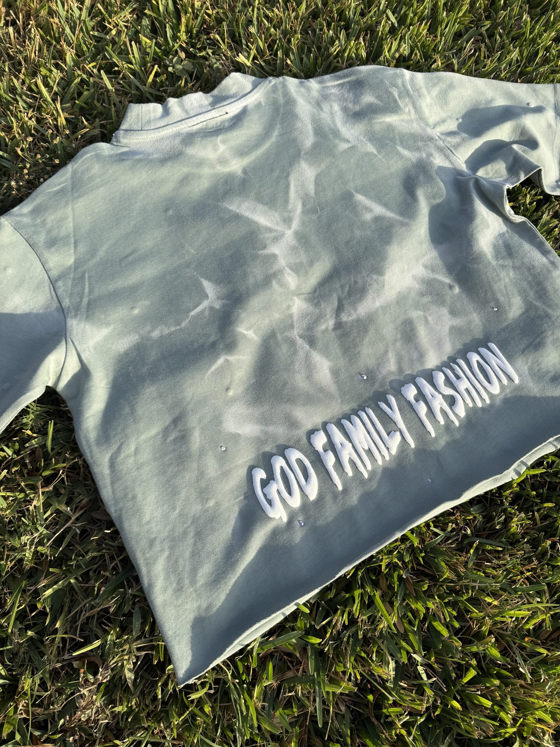 UNISEX CROPPED TEE - OLIVE GREEN - Image 2