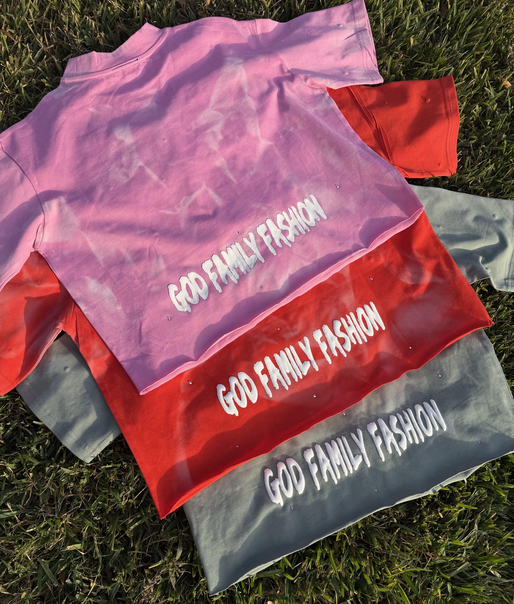 UNISEX CROPPED TEE -PINK - Image 2